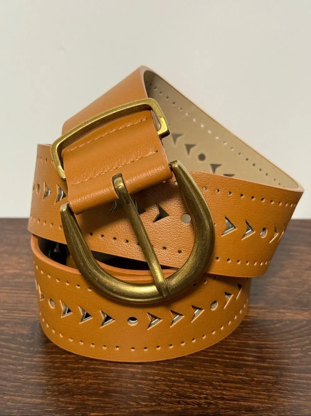 LP Blue Linea Pelle Women’s laser cut Carmel color Belt size small 30-34”